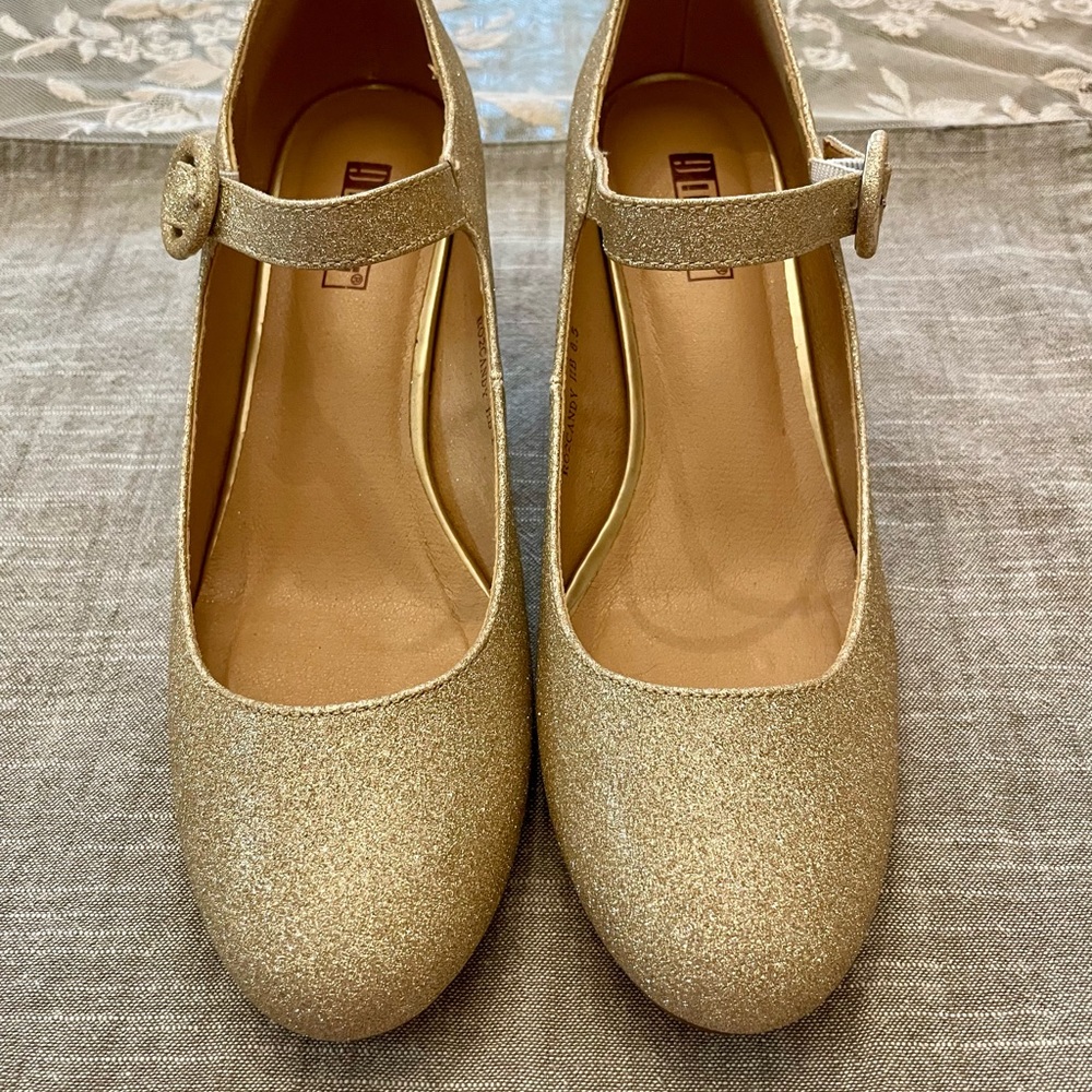 Shoes - Picture 3 of 7